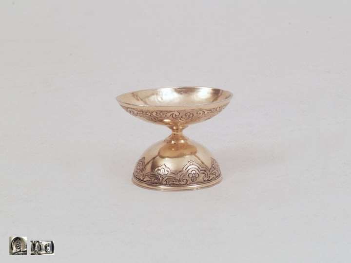 Antique Silver-Gilt Reversable Egg Cup with beautiful floral Régence Décor